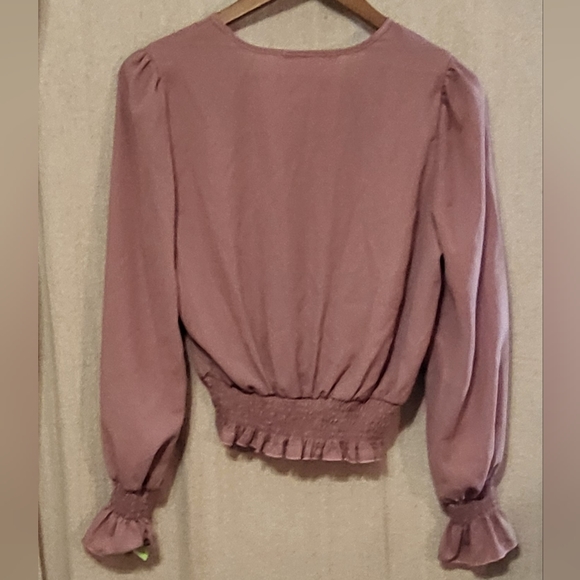 med) No Comment Blouse - Picture 2 of 5